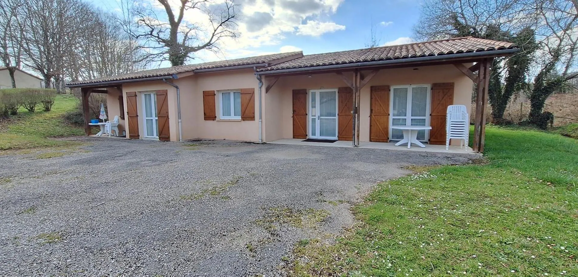Le Petit Bois 46 Villa Leyme Semesterbostad